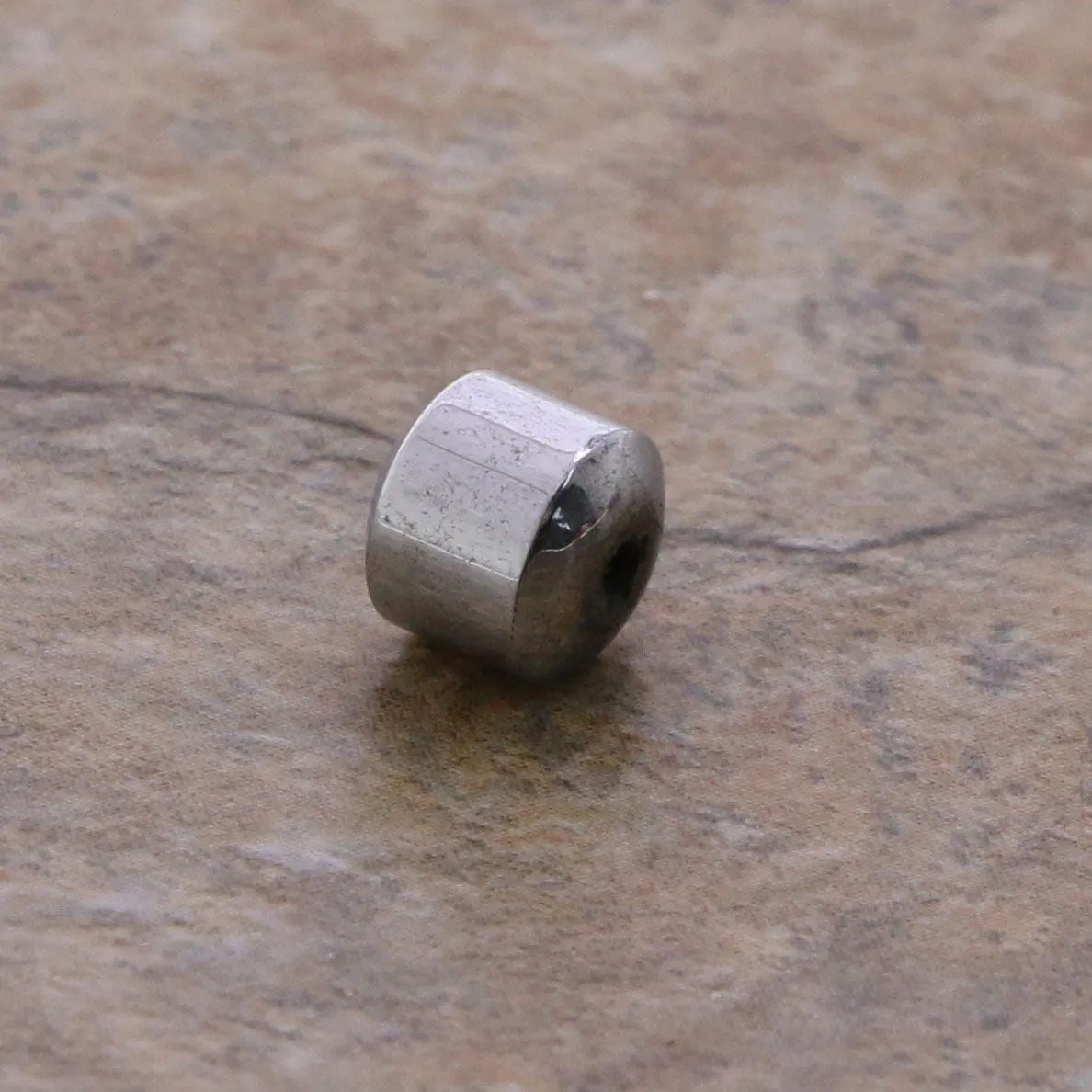 6mm Magnetic Hematite Silverplated Drum MH64