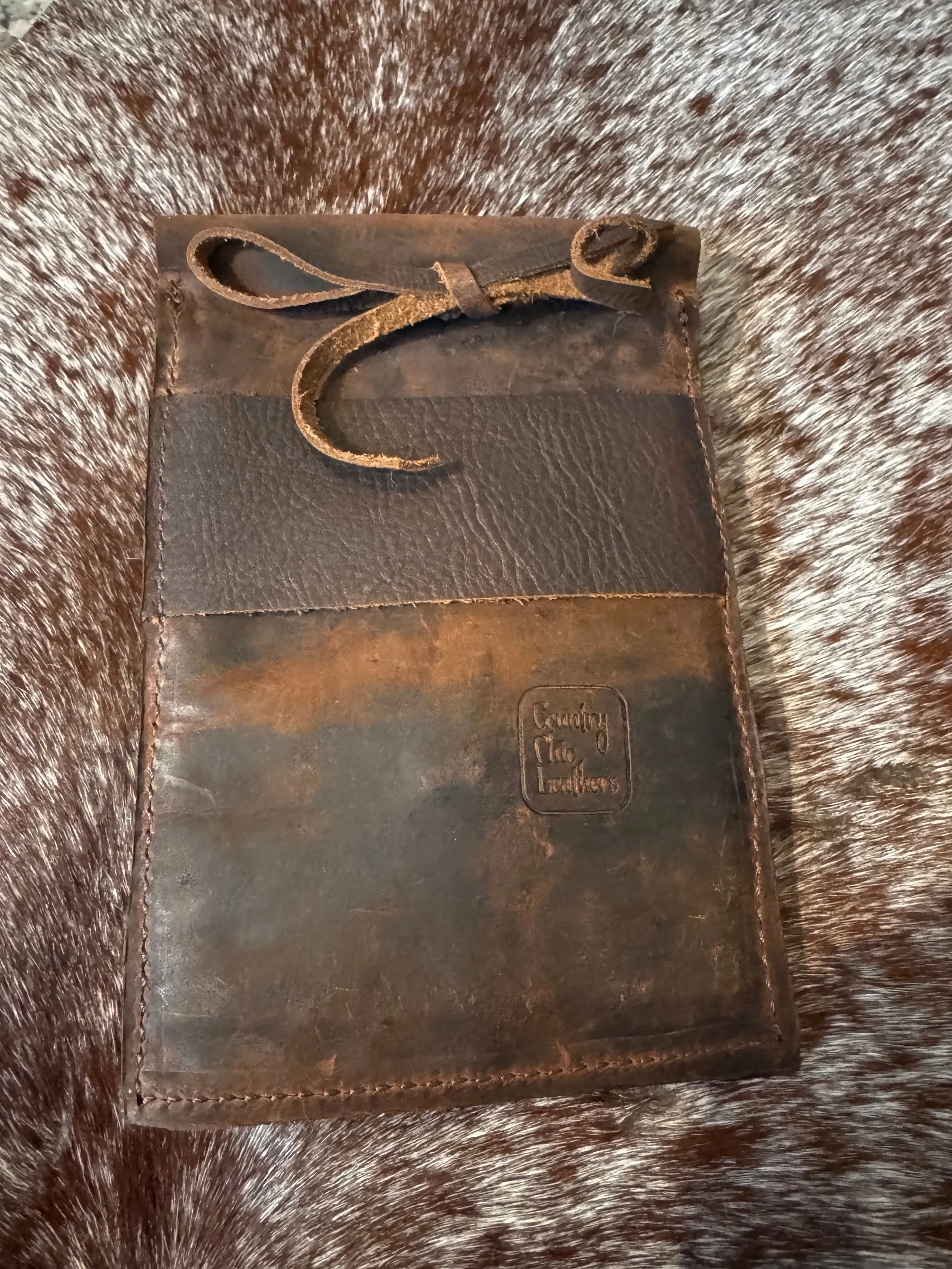 Back cinch saddle cell phone holder