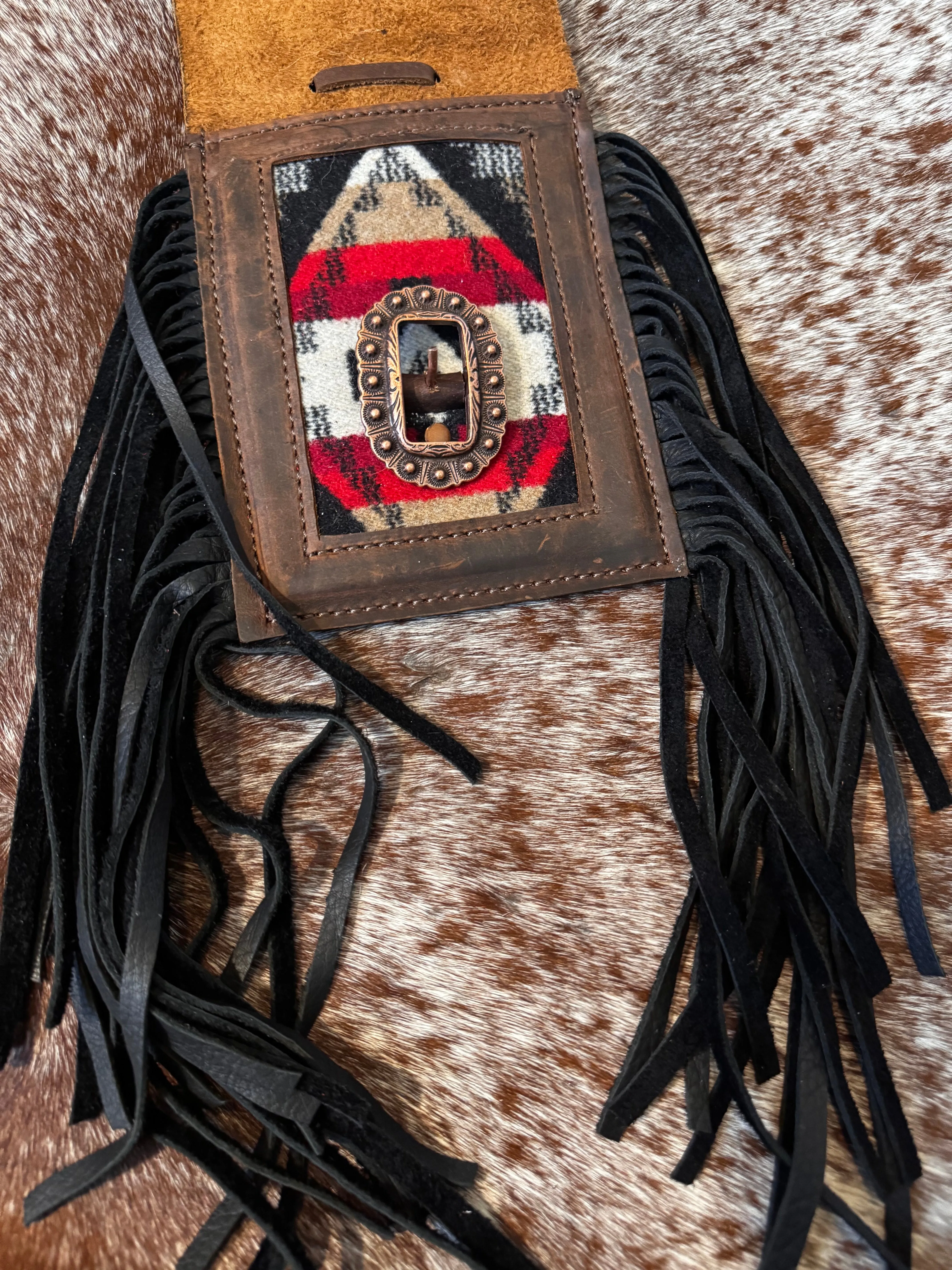 Back cinch saddle cell phone holder