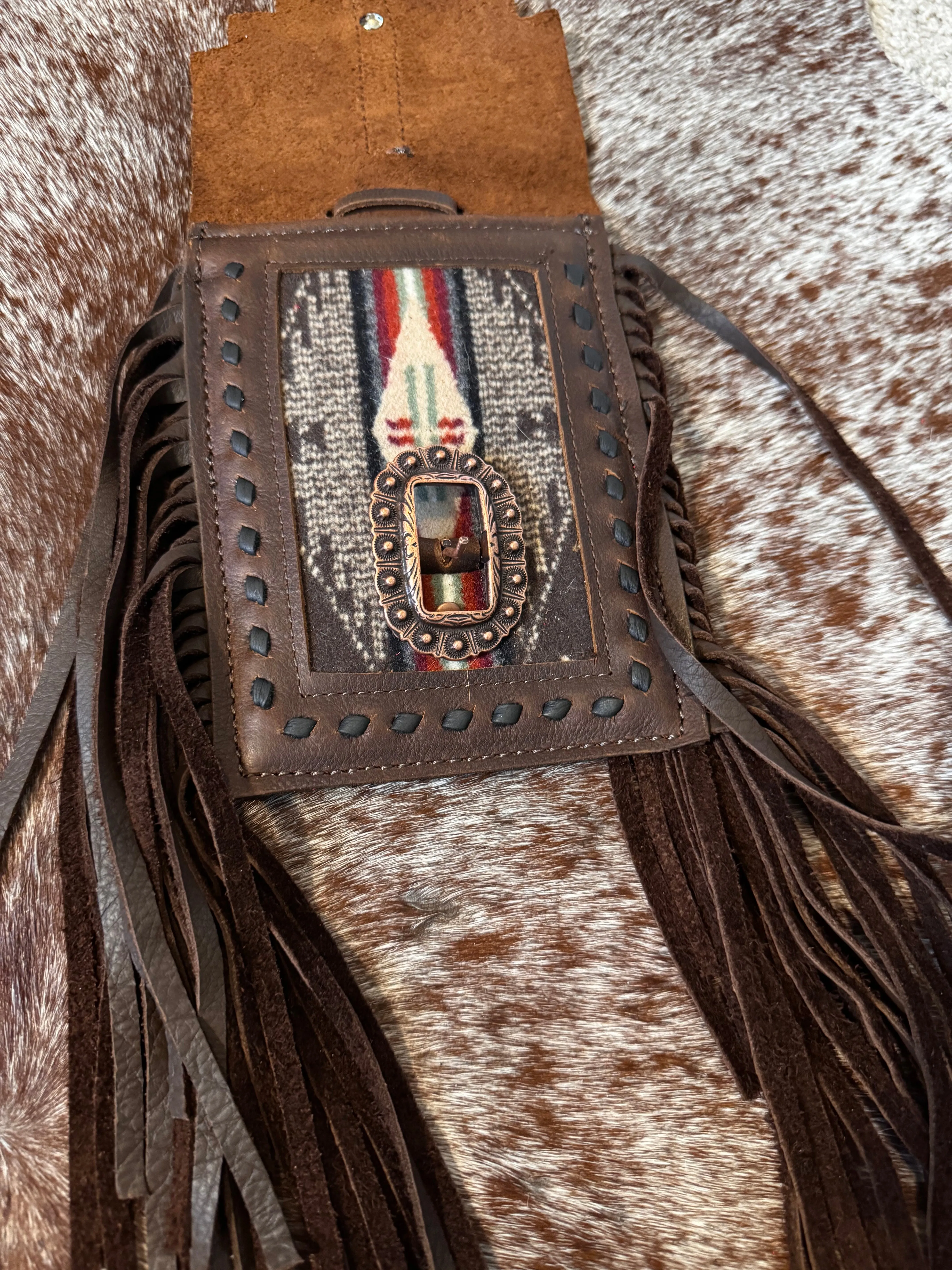 Back cinch saddle cell phone holder