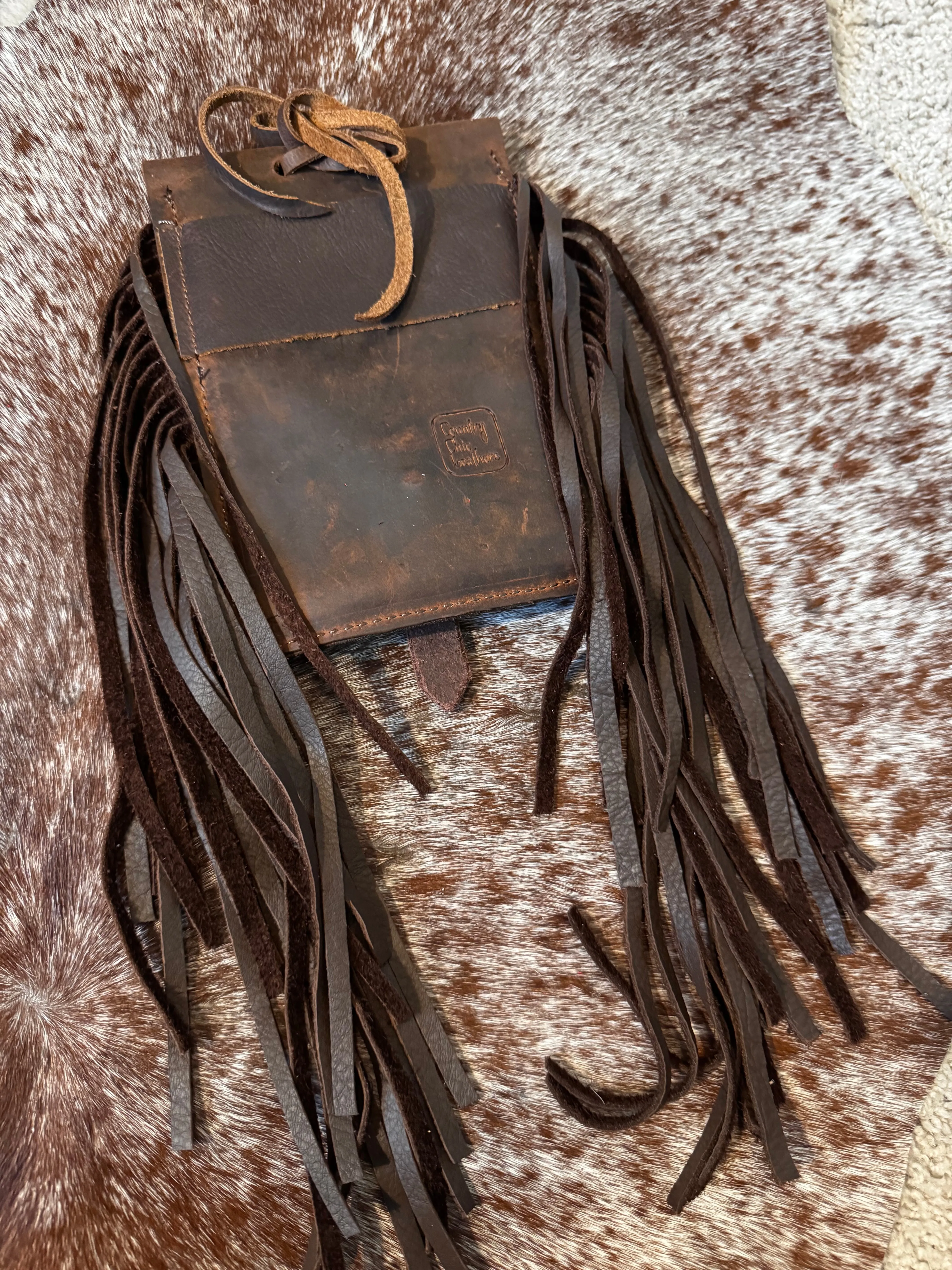Back cinch saddle cell phone holder