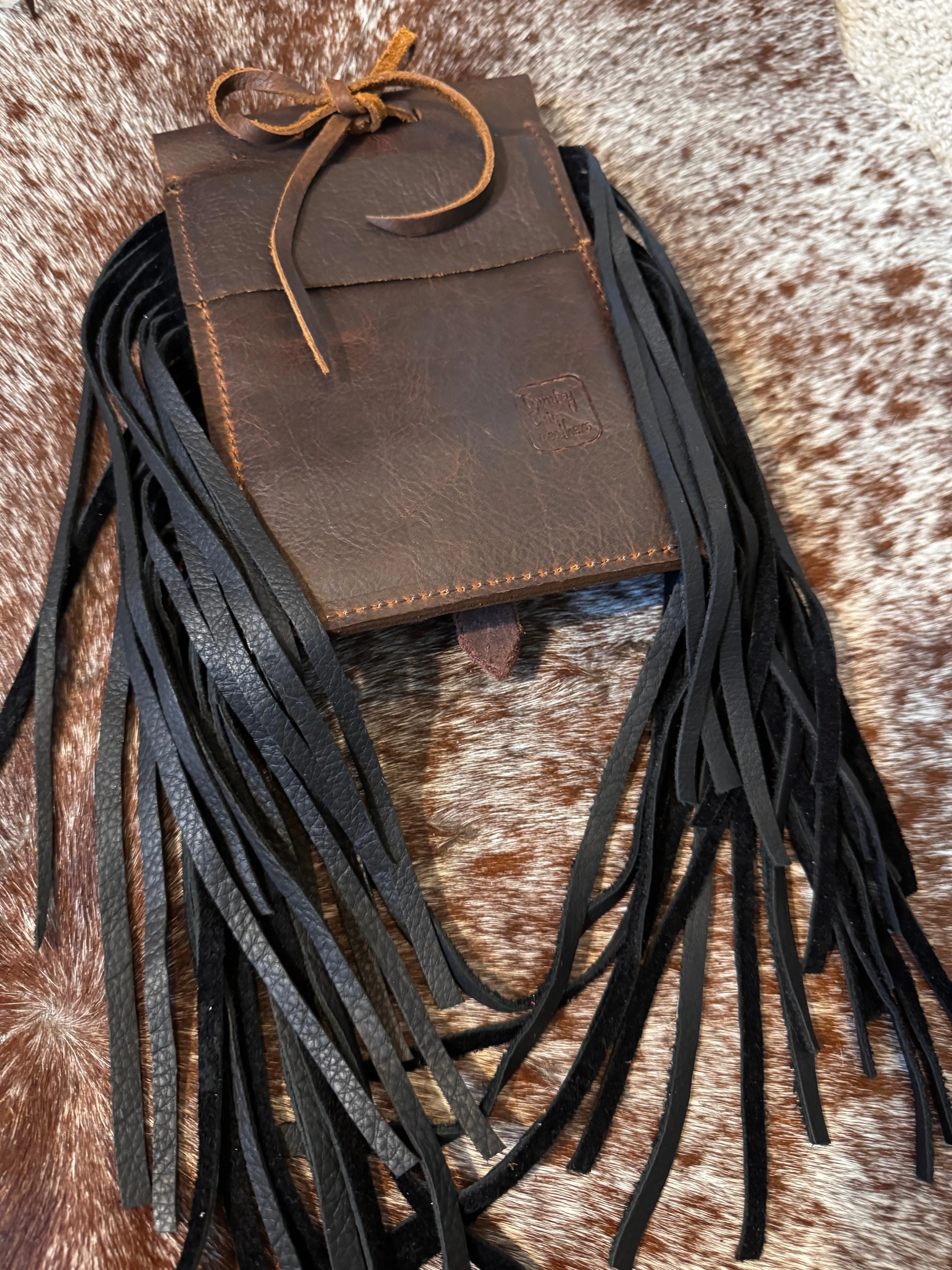 Back cinch saddle cell phone holder
