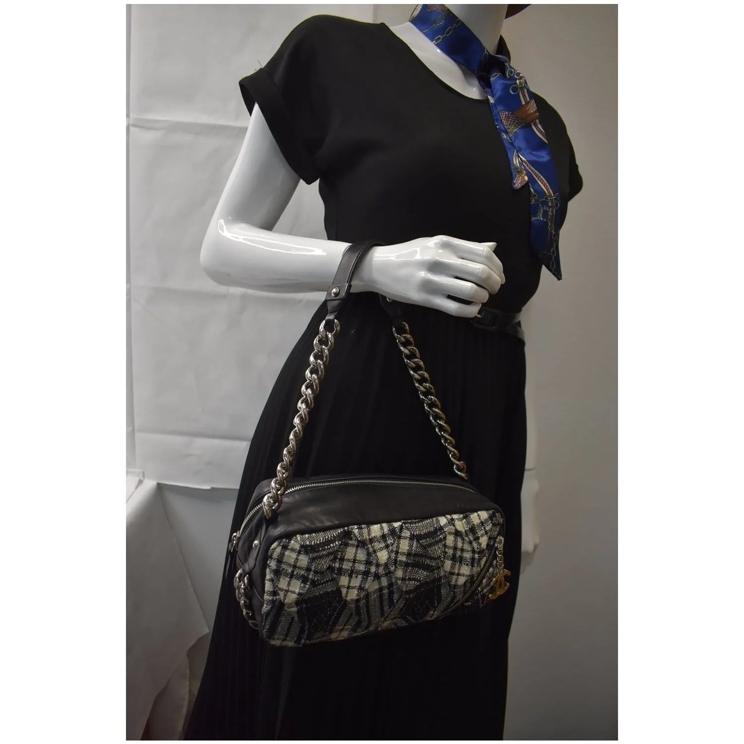 CHANEL Twisted Zipper Tweed Leather Shoulder Bag Black