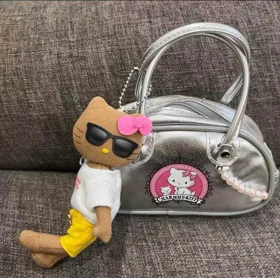 Charmmy Kitty Hand Bag with a shoulder strap