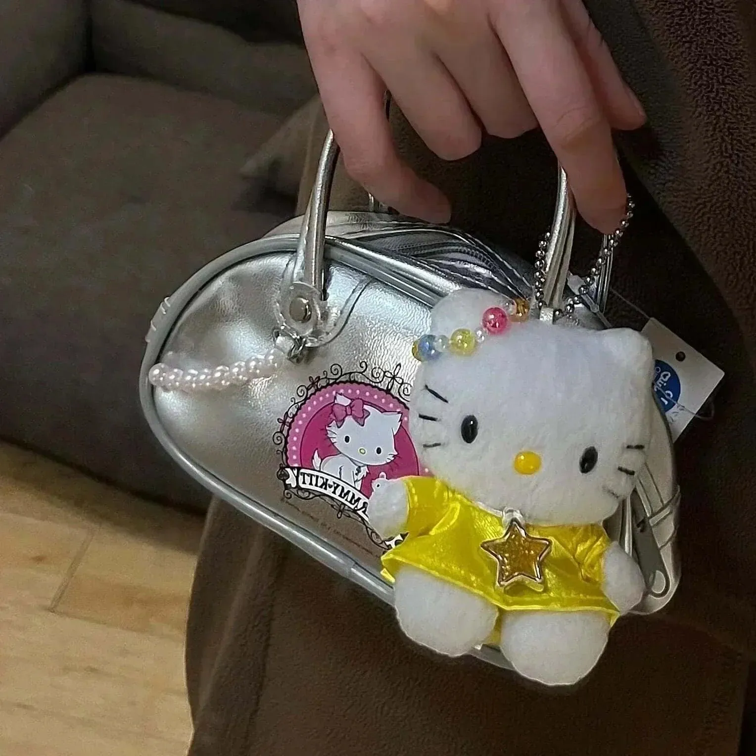 Charmmy Kitty Hand Bag with a shoulder strap