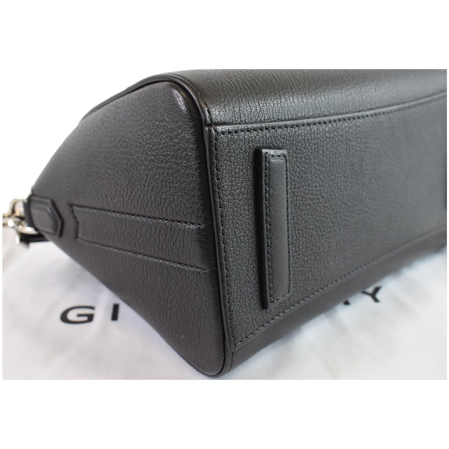 GIVENCHY Antigona Mini Grained Leather Shoulder Bag Black