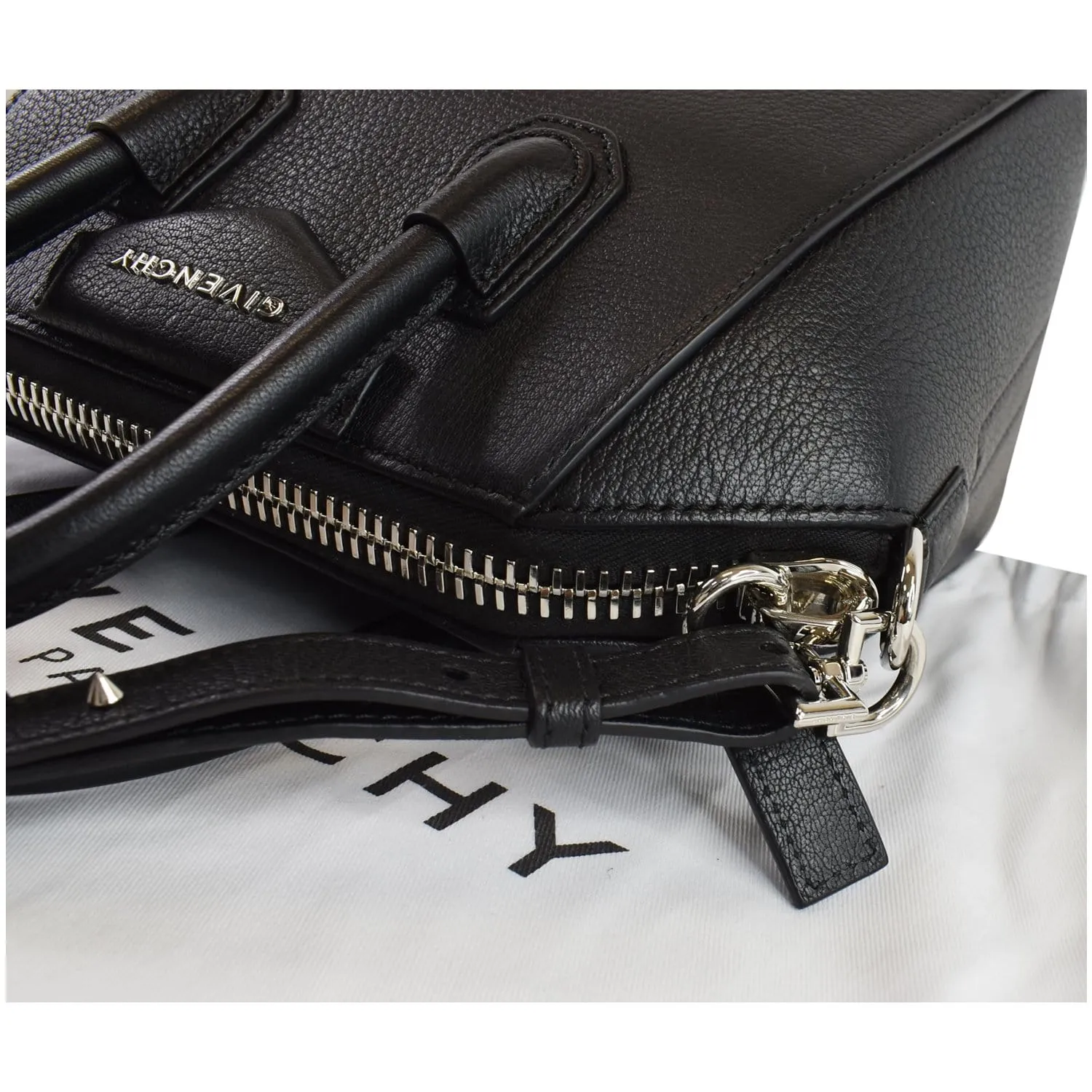 GIVENCHY Antigona Mini Grained Leather Shoulder Bag Black