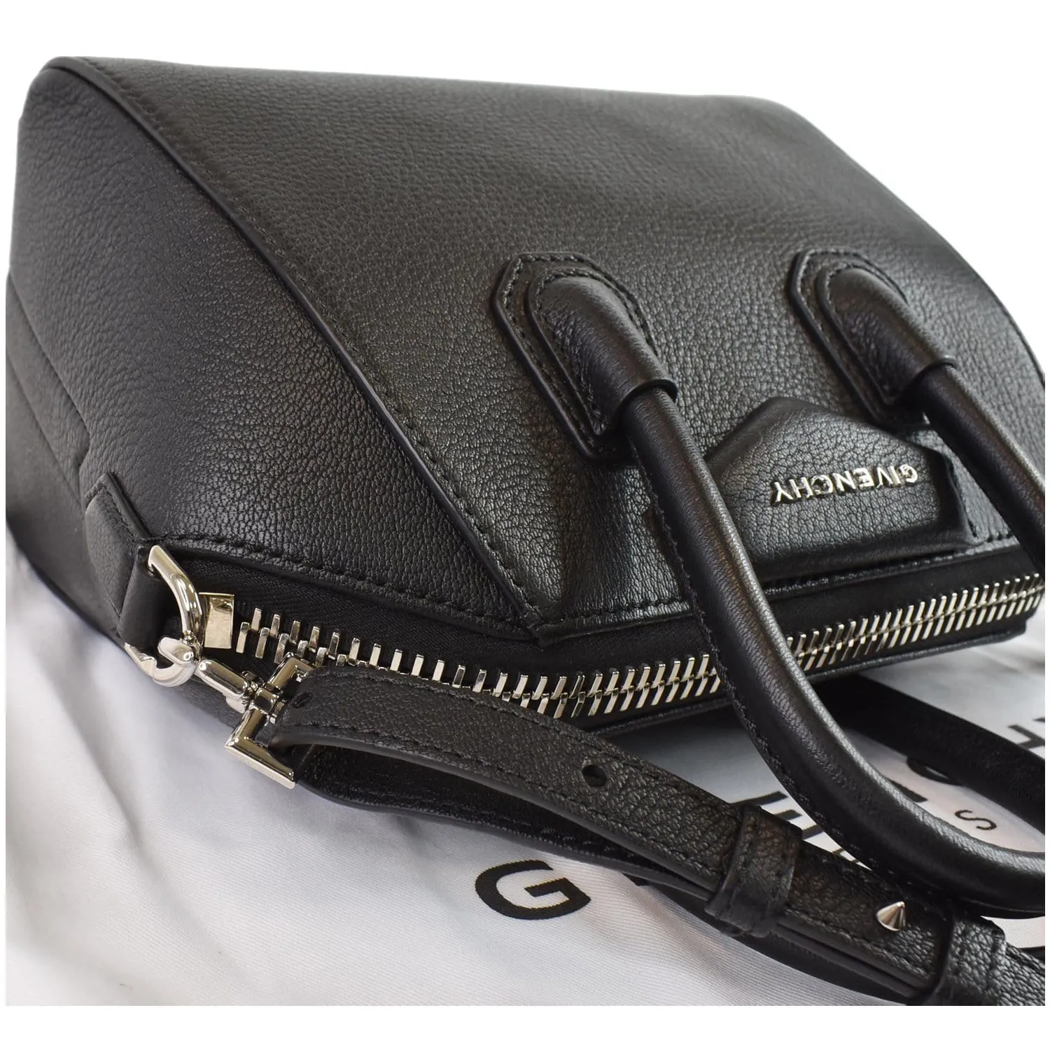GIVENCHY Antigona Mini Grained Leather Shoulder Bag Black
