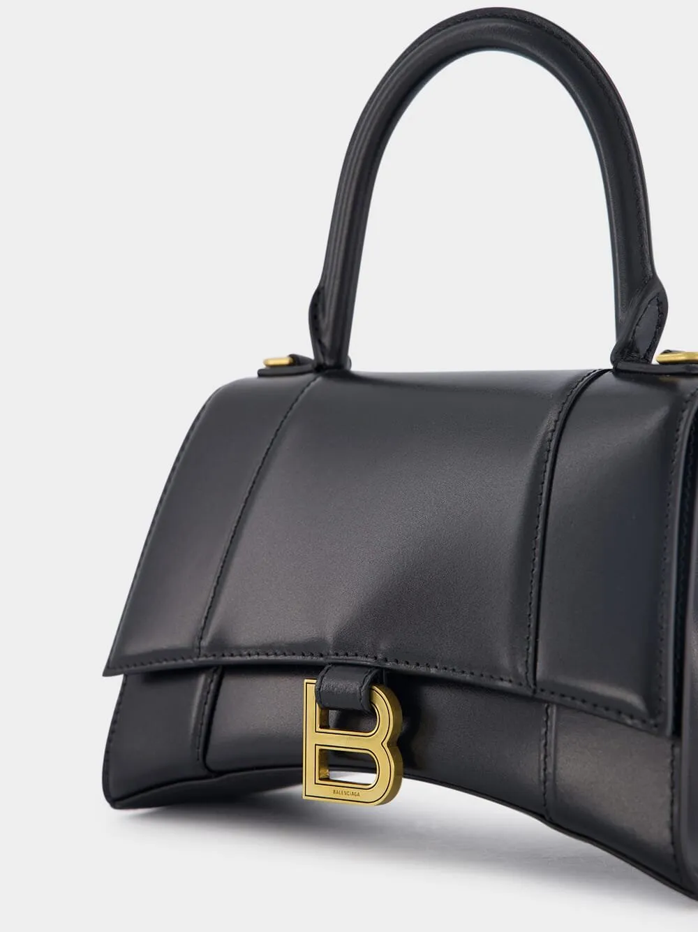Hourglass handbag
