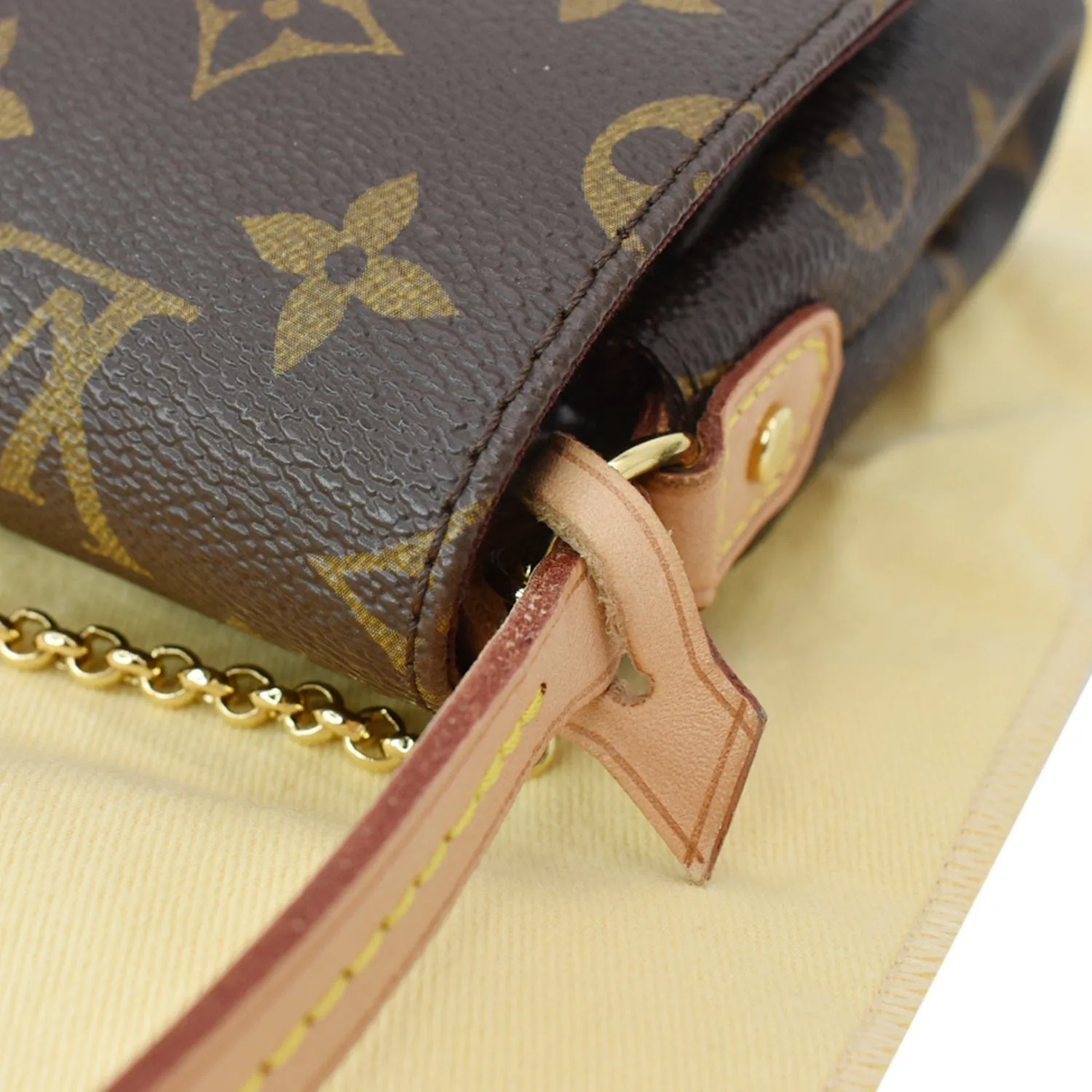 LOUIS VUITTON Favorite MM Monogram Canvas Crossbody Bag Brown