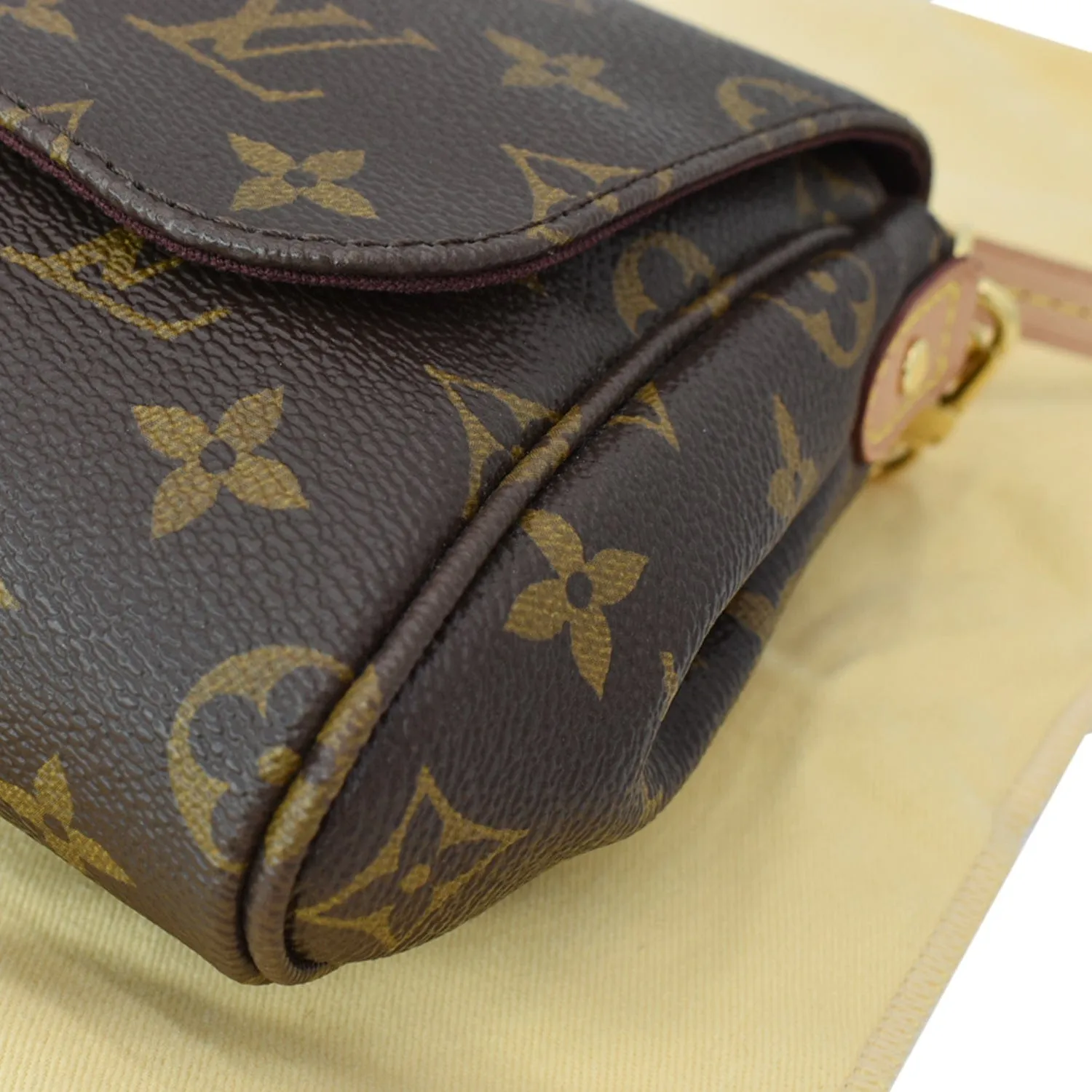 LOUIS VUITTON Favorite MM Monogram Canvas Crossbody Bag Brown