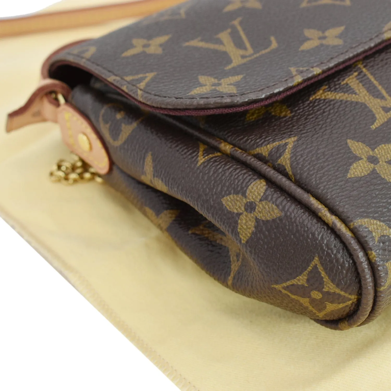 LOUIS VUITTON Favorite MM Monogram Canvas Crossbody Bag Brown