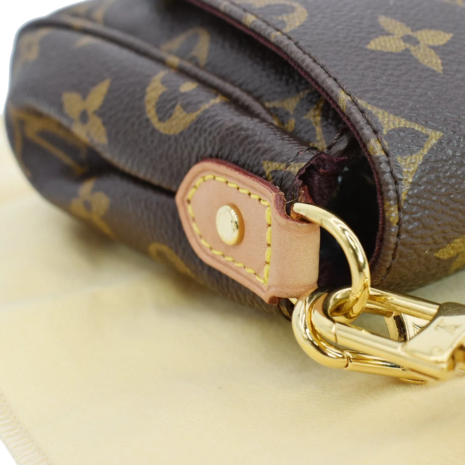 LOUIS VUITTON Favorite MM Monogram Canvas Crossbody Bag Brown