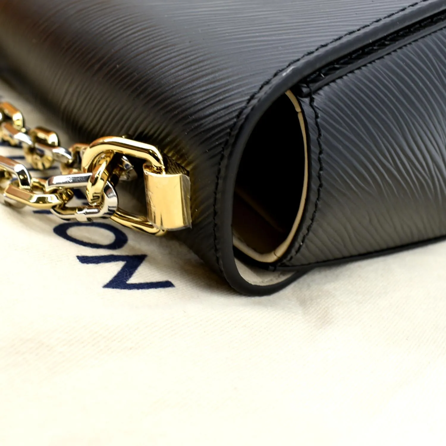LOUIS VUITTON LV Twist MM Epi Leather Shoulder Bag Black