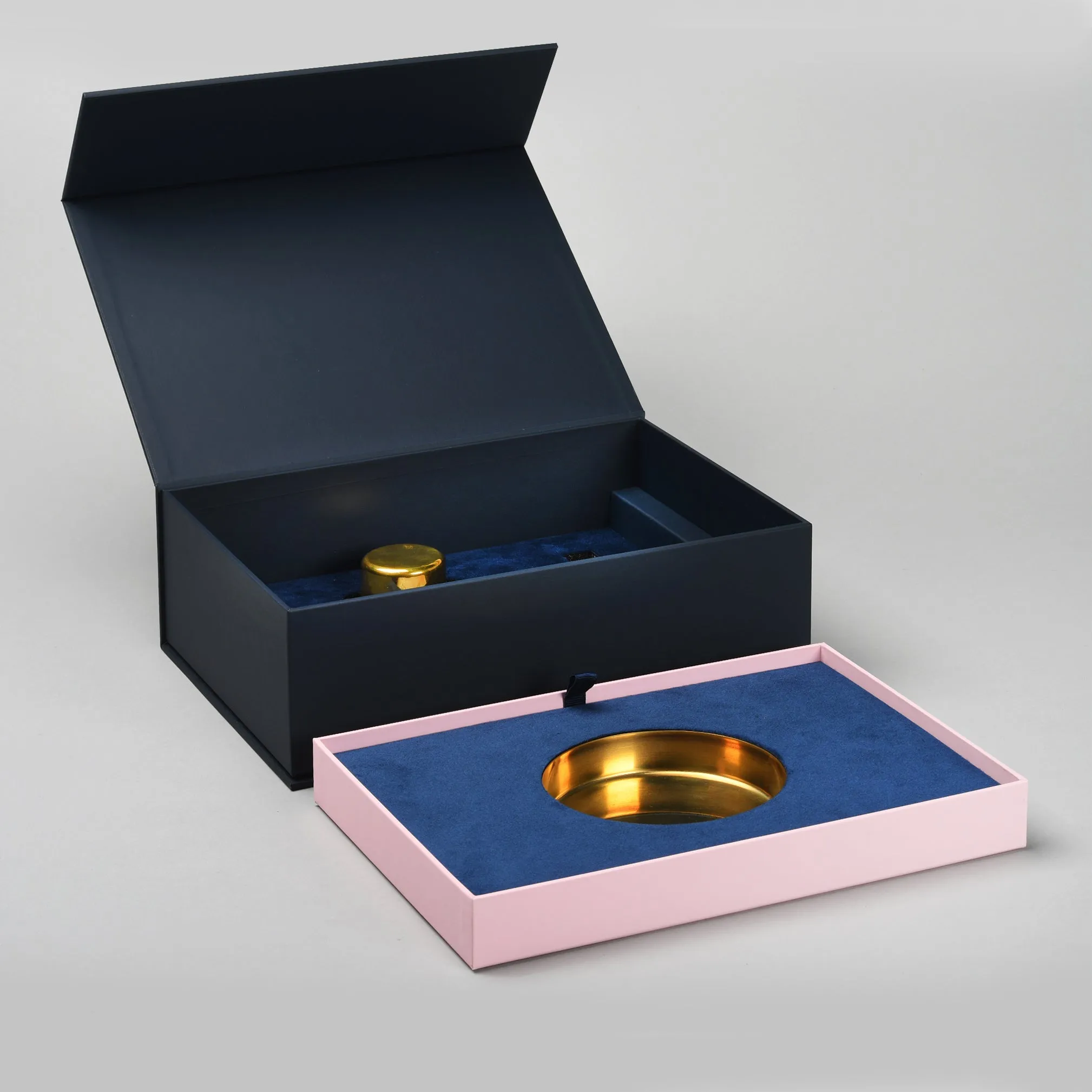 Magnetic Closure Shipping Box