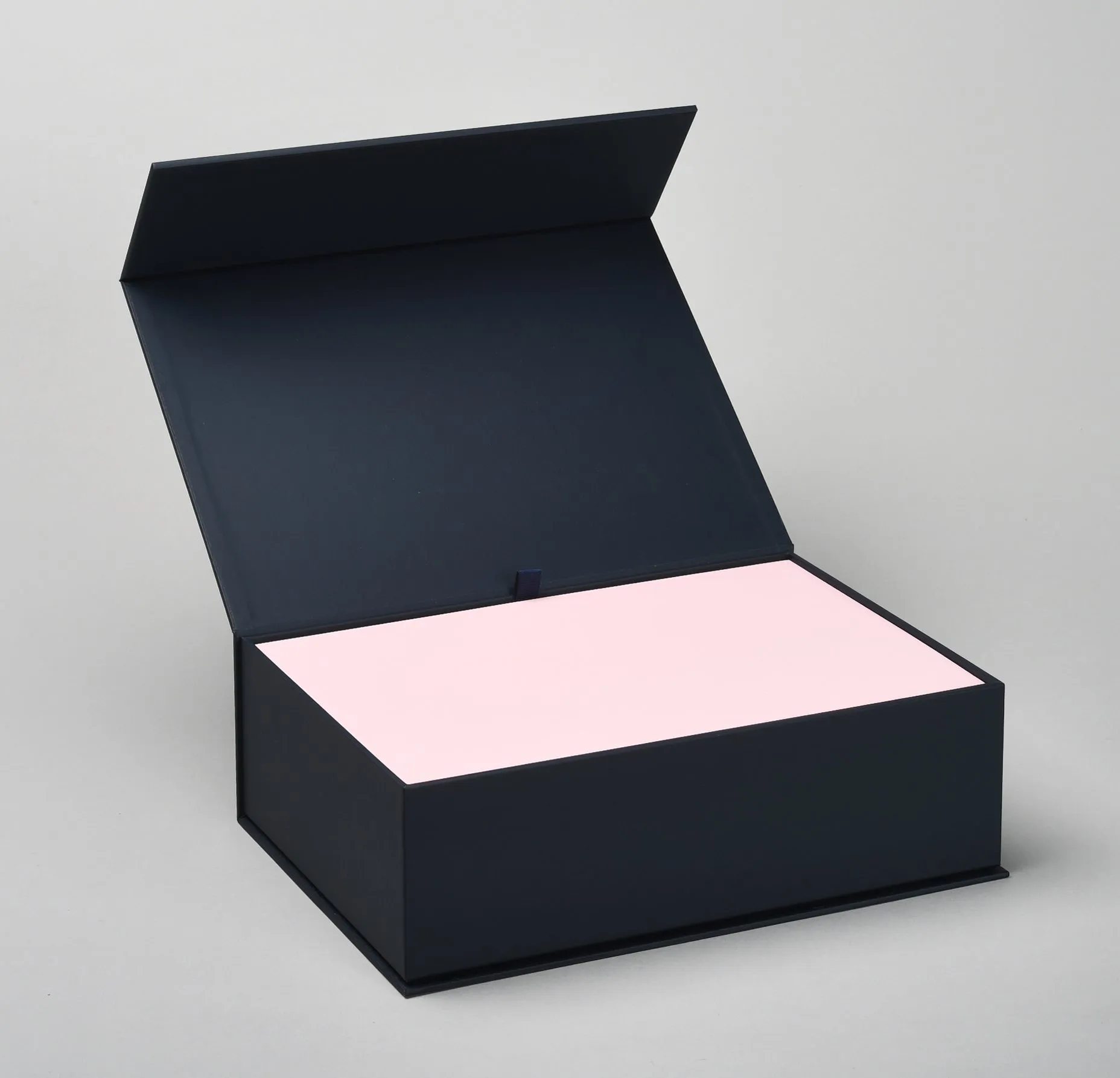 Magnetic Closure Shipping Box