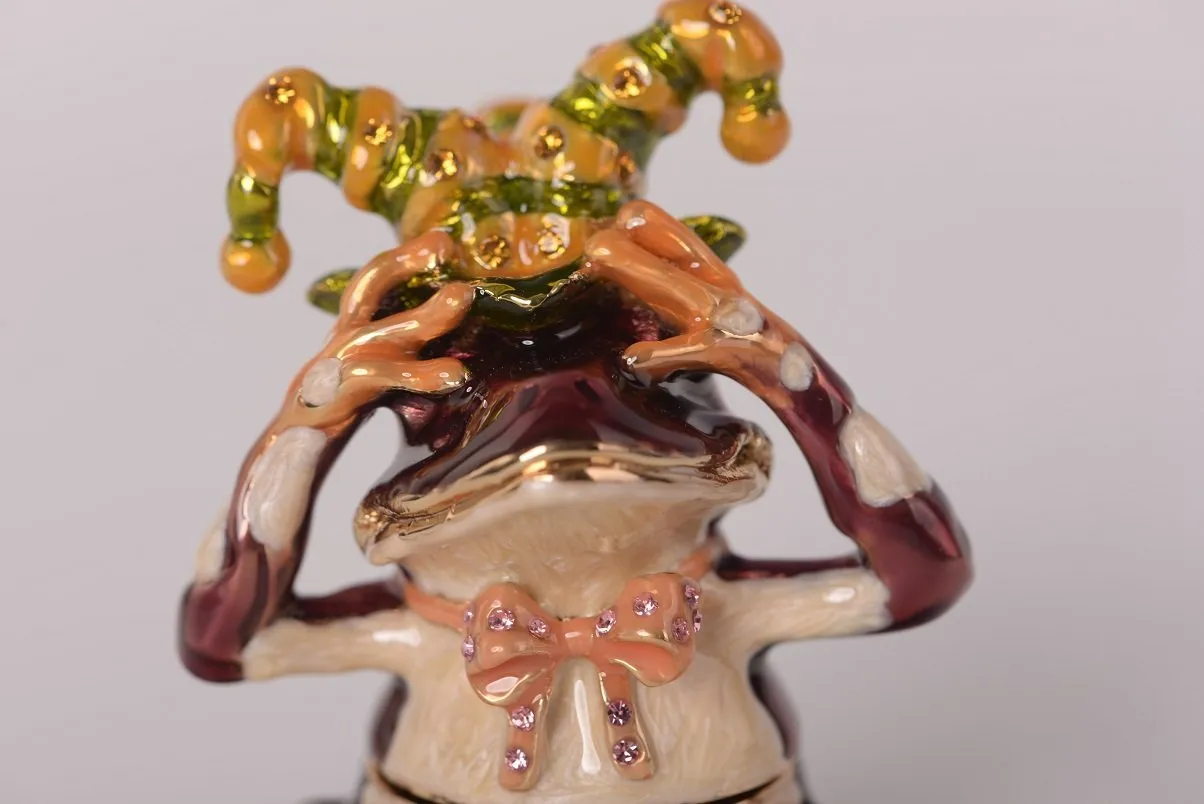 Maroon See No Evil Frog