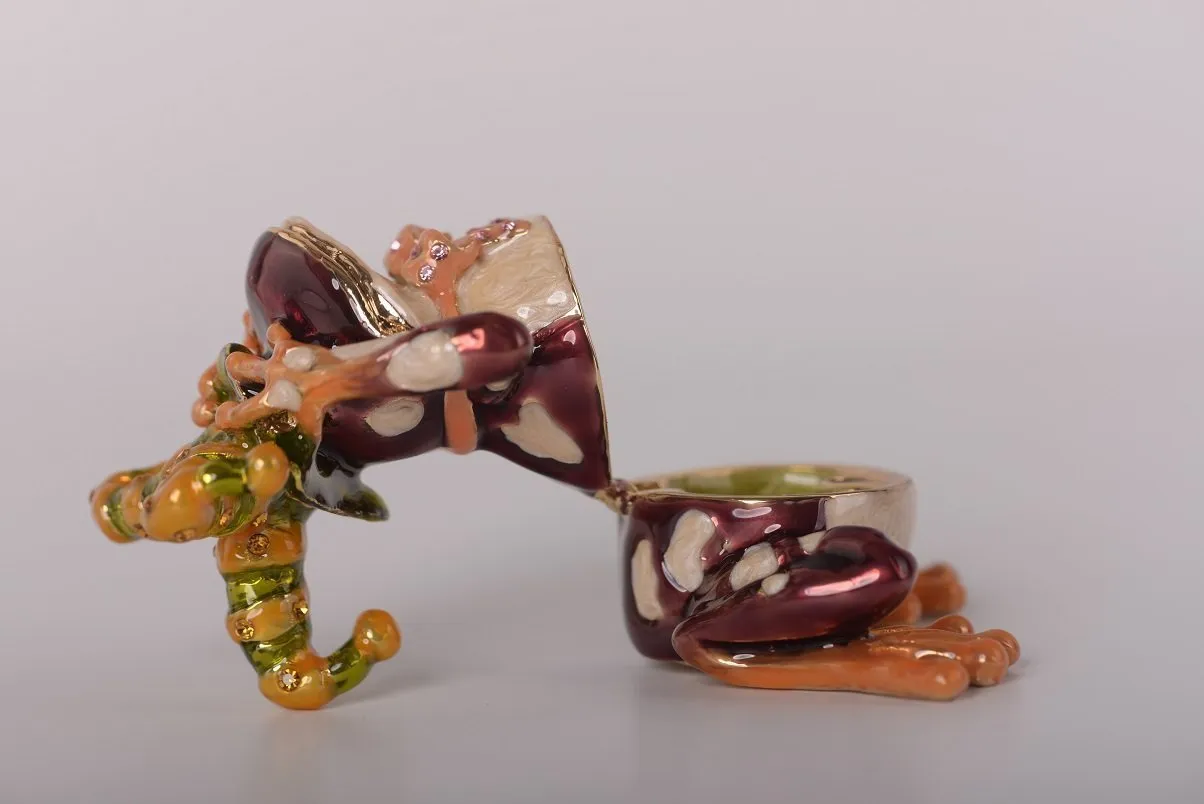 Maroon See No Evil Frog
