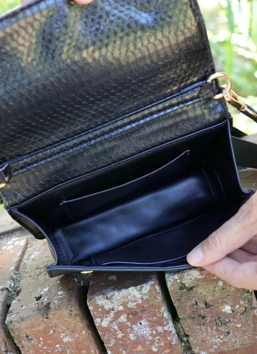 MAVERICK CROSSBODY BAG WITH POCKET-BLACK ES