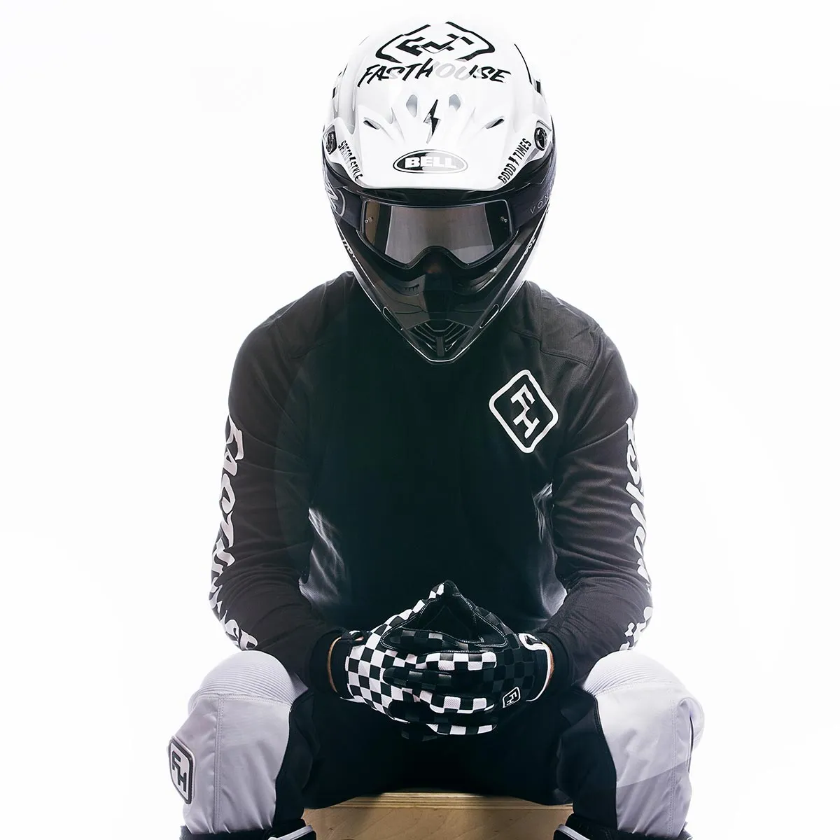 MC / Bell Moto 9 Helmet - White