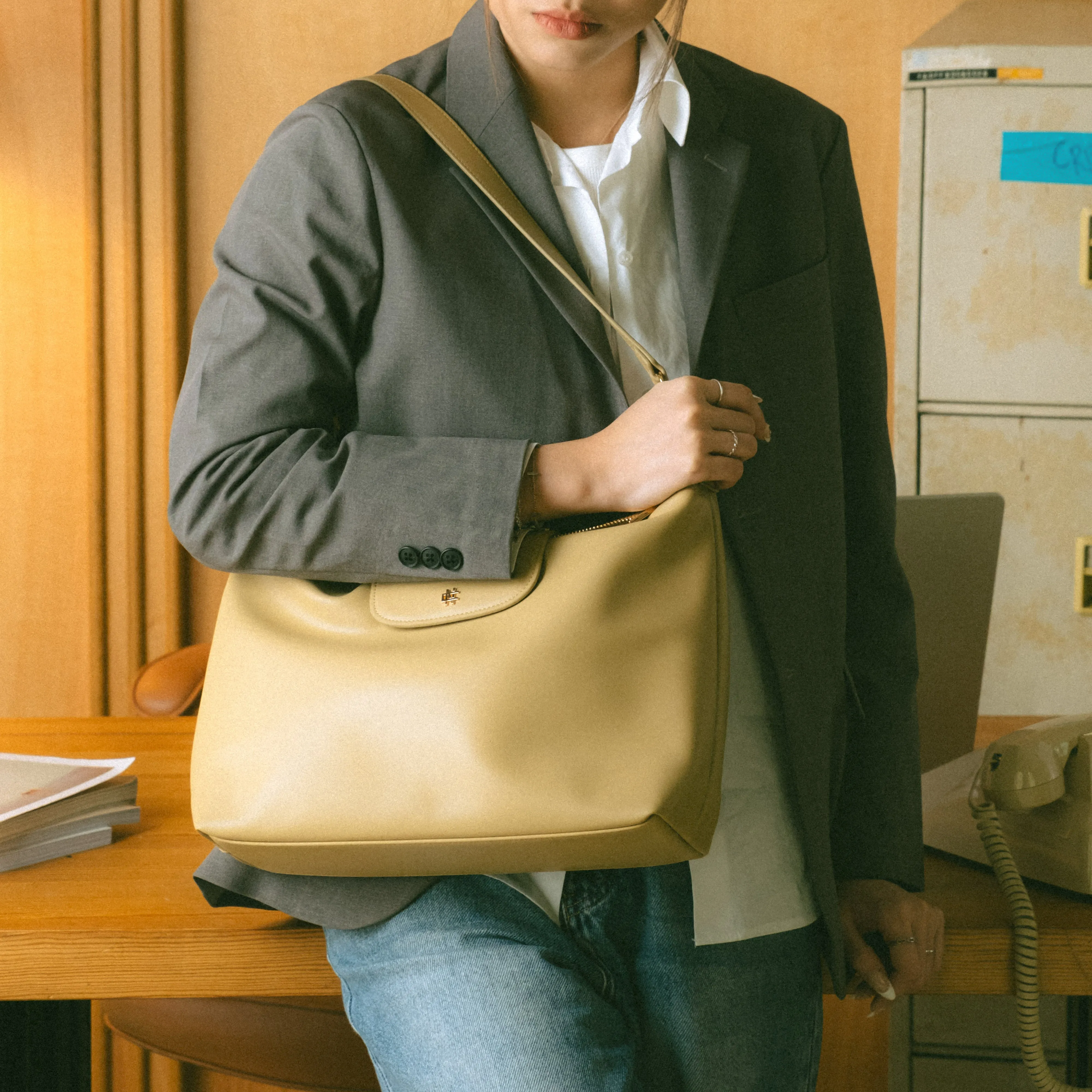 Poppy Medium Shoulder Bag