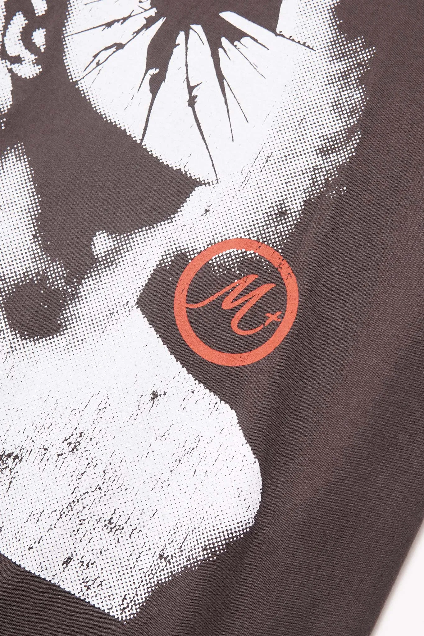 "HEAD SHOT" TEE IN CHARCOAL GREY
