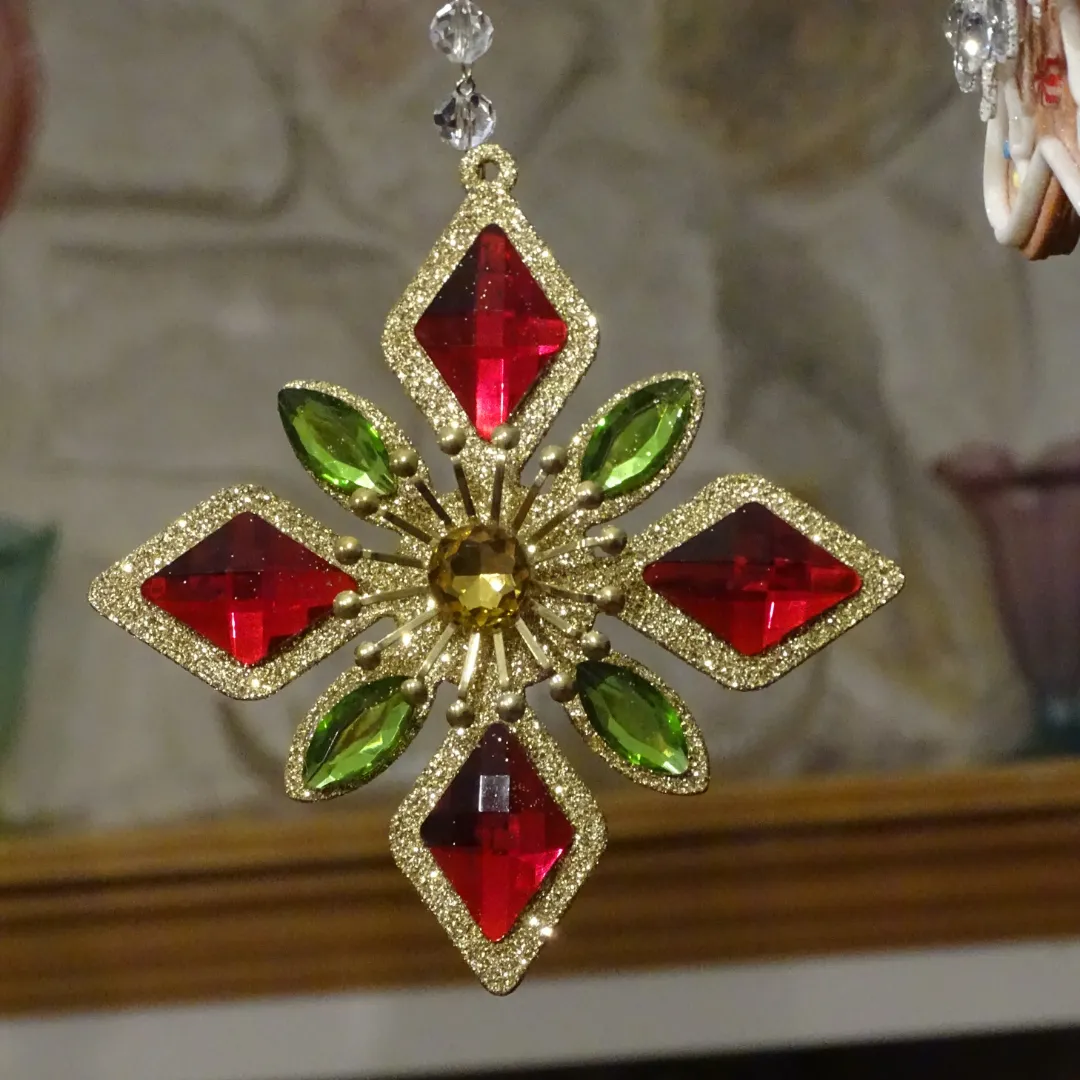 RED/GREEN/GOLD SNOWFLAKE (Set/1) OR (Set/3) MAGNETIC CHANDELIER ACCESSORY