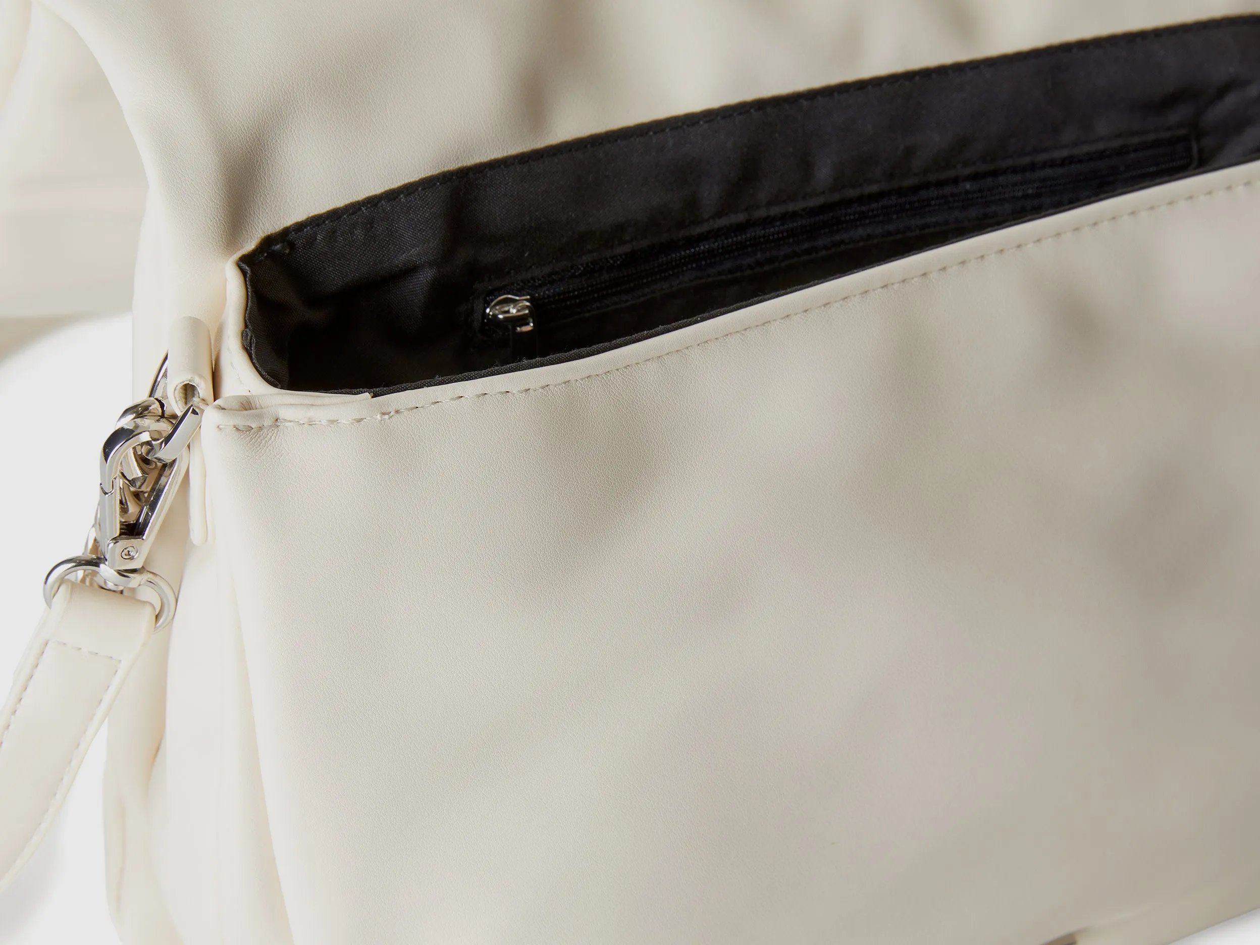 Solid Magnetic Closure Handbag