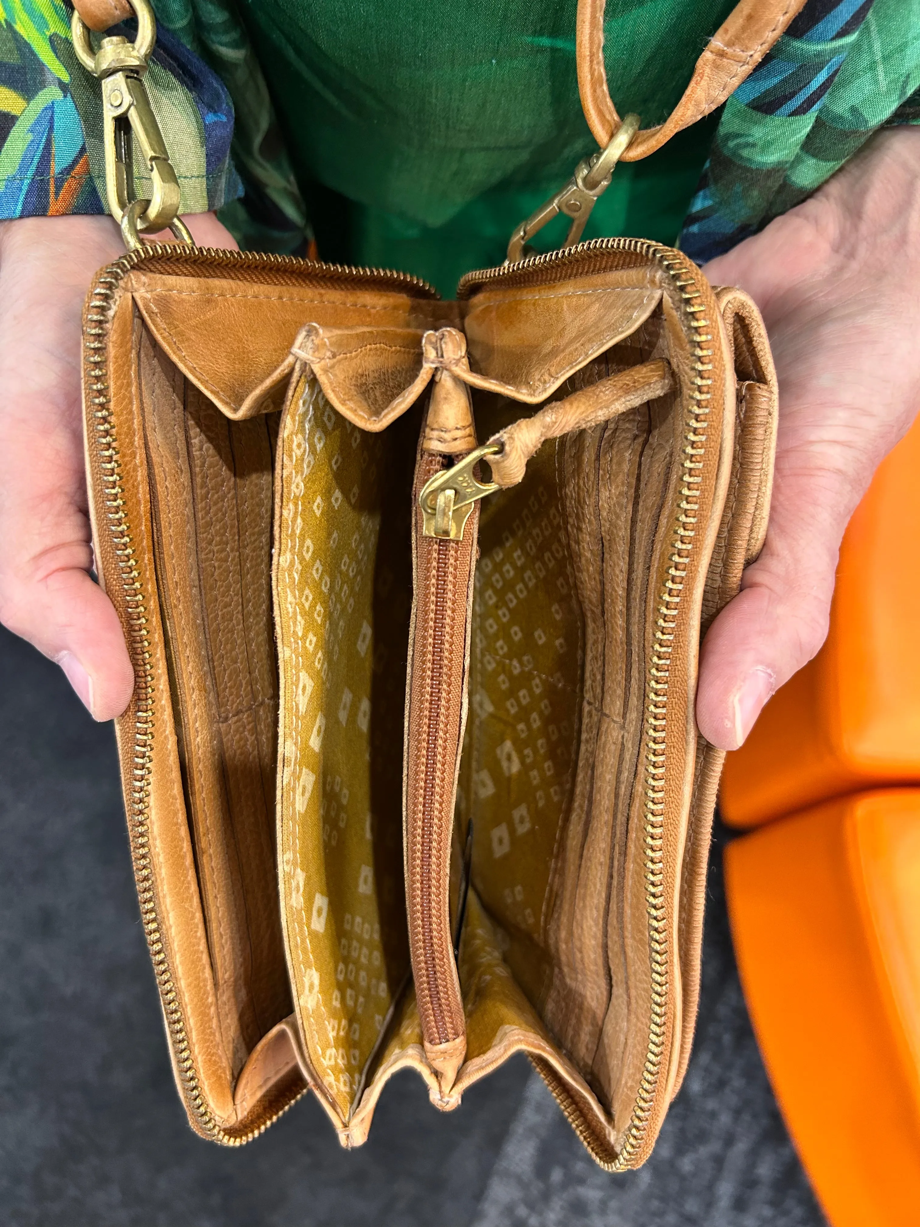 Tallin Phone Pouch