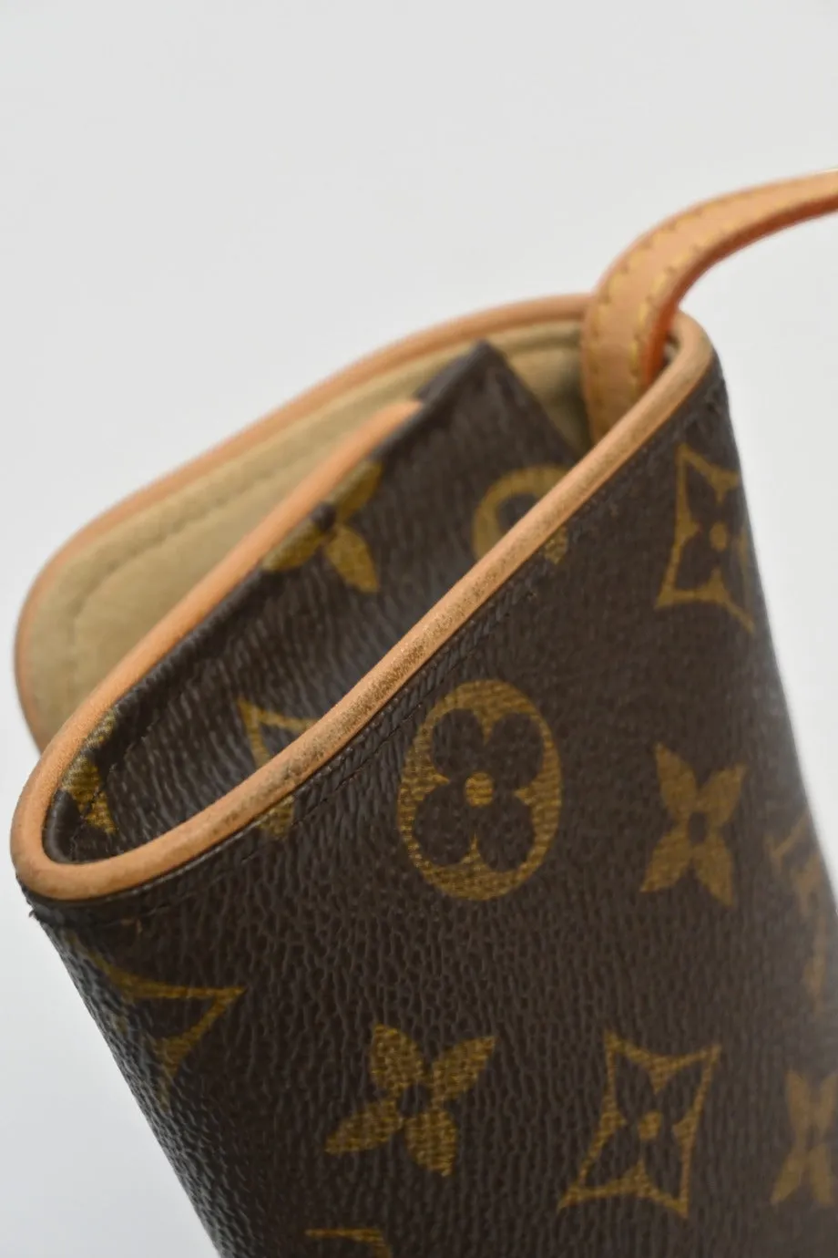 [WB5781] Louis Vuitton | Cross-Body Bag