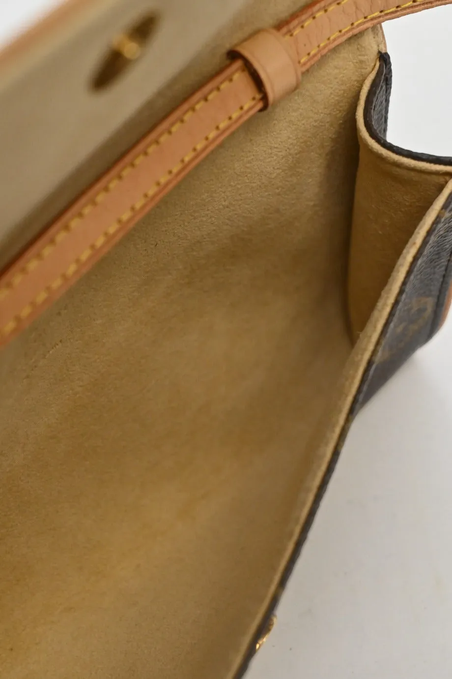 [WB5781] Louis Vuitton | Cross-Body Bag