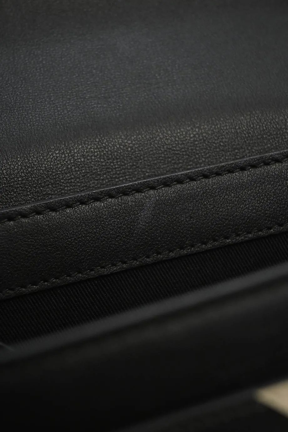 [WB5828] Valentino Garavani | Cross-Body Bag