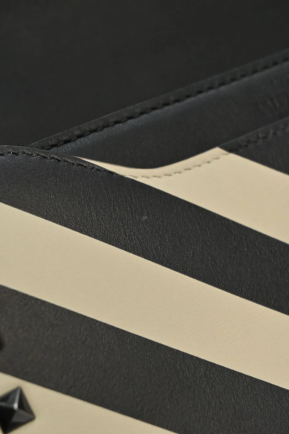 [WB5828] Valentino Garavani | Cross-Body Bag